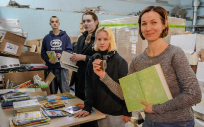 Дякуємо волонтерам зі школи Kiterra за допомогу у сортуванні книжок!