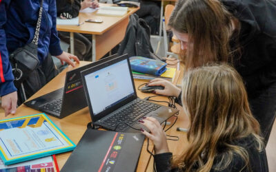 Антон Дзюба передав Ліцею №3 міста Житомир 16 ноутбуків від Reusing IT і книги від МІМ