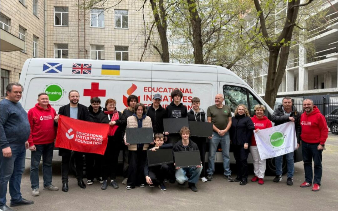 Комп’ютери для ОМФК КНУ та автобус для «Незламної освіти»